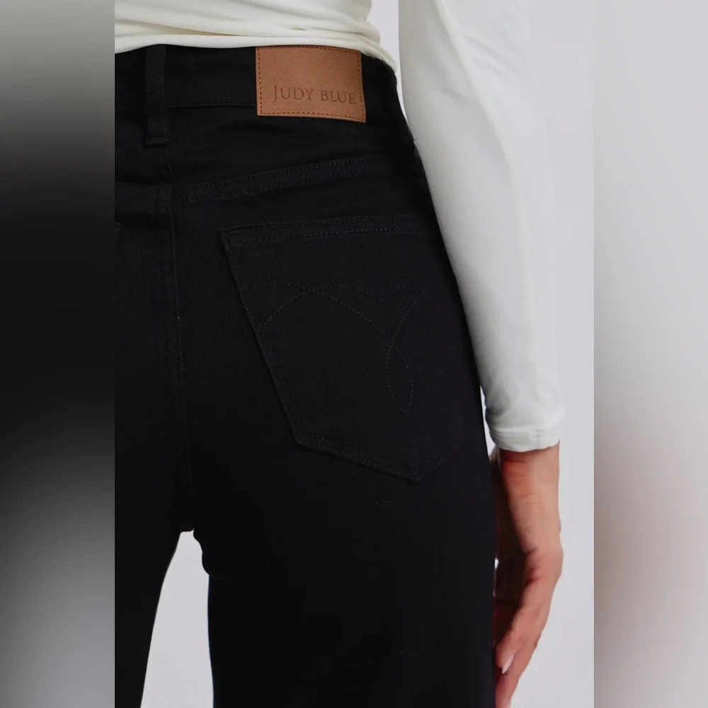 Judy Blue High Waisted Retro Wide Cuffed Leg Black Jeans NWT - Picture 2 of 8